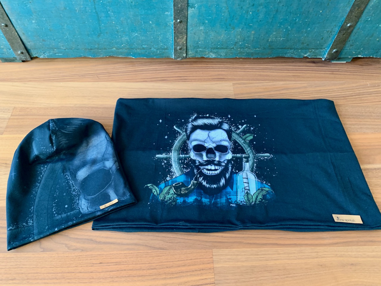 Loop - Skull mit Beanie