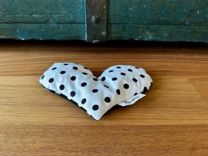 Herzkissen - mit Tupfenmuster